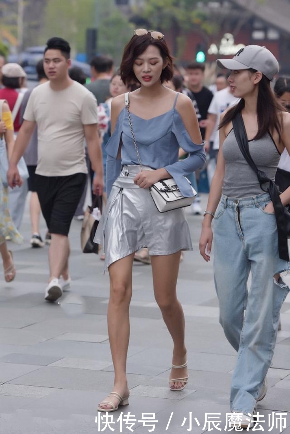 气质|路人街拍，身材高挑气质靓丽的美女，看起来就很有气质
