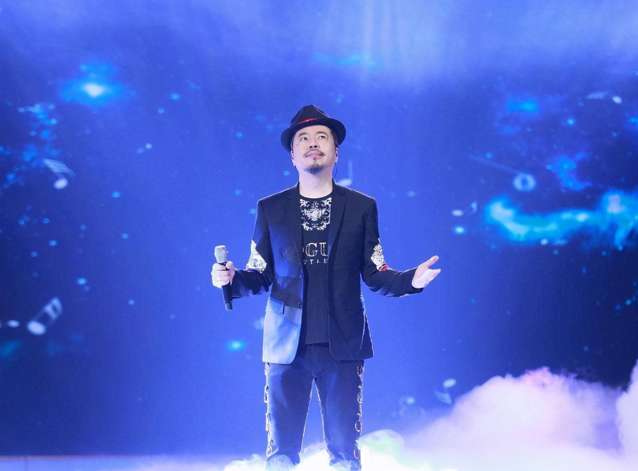 鳥巢|因調(diào)侃大陸綜藝被批，卻靠大陸綜藝翻紅，在鳥巢開演唱會(huì)被稱奇跡