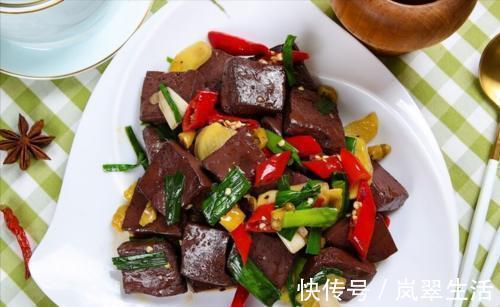 大厨|炒猪血别直接下锅，大厨：多做1步，猪血嫩滑不易散，还没腥味