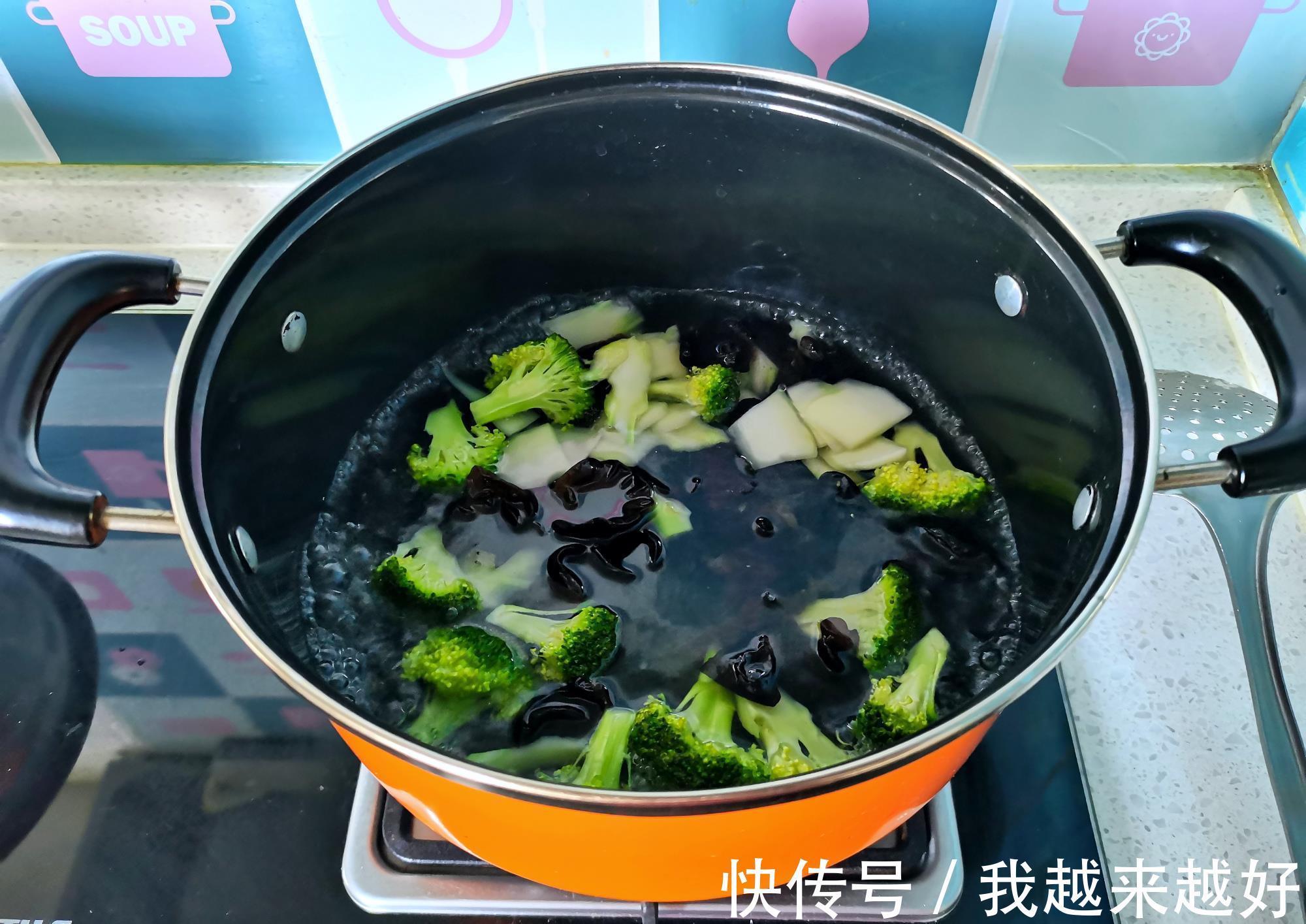 午餐|休息天，两口子的午餐两菜一汤，简单美好，网友：充满爱的小日子