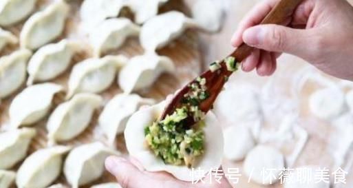 干面粉|刚包好的饺子万万不能直接放冰箱，牢记这2点，饺子不粘连不破皮
