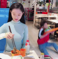 |搞笑GIF:撩妹有风险 搭讪需谨慎