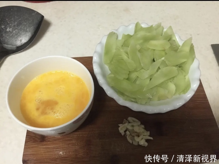 简单|莴笋炒鸡蛋,美味又简单