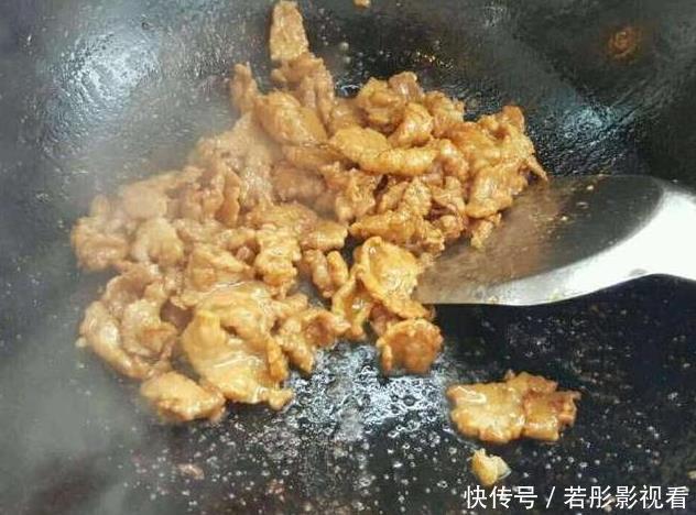 将猪肉|炒猪肉时,一定不要直接下油锅!炒前多加“这1步”,又香又嫩