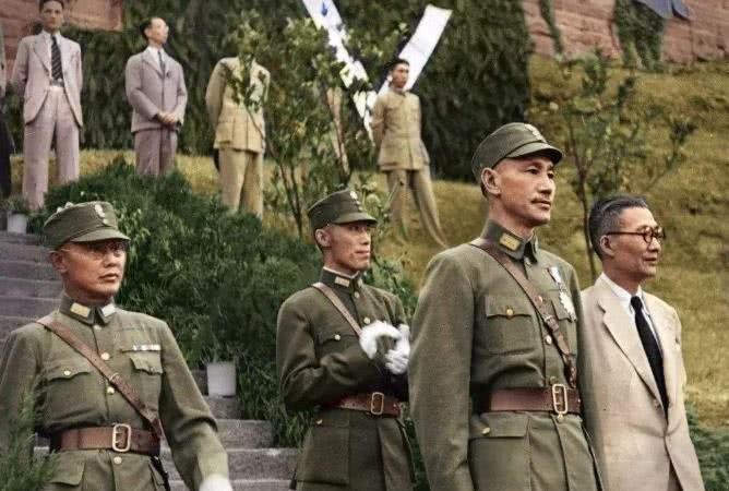 患癌|他两次对老蒋背后捅刀子,对患癌妻子不离不弃,官至上将活97岁