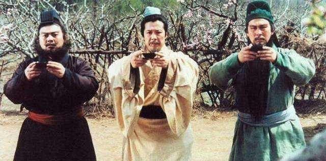 白旗白甲|张飞真是因为部下凑不齐白甲才被杀?其实查查他副将身份就明白了