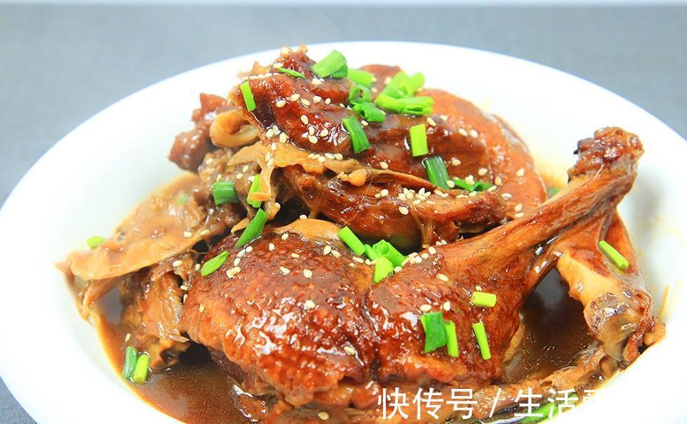 红润|卤烧鸭，鸭肉入味难？厨师长教你一招，肉质红润不柴，入味到骨