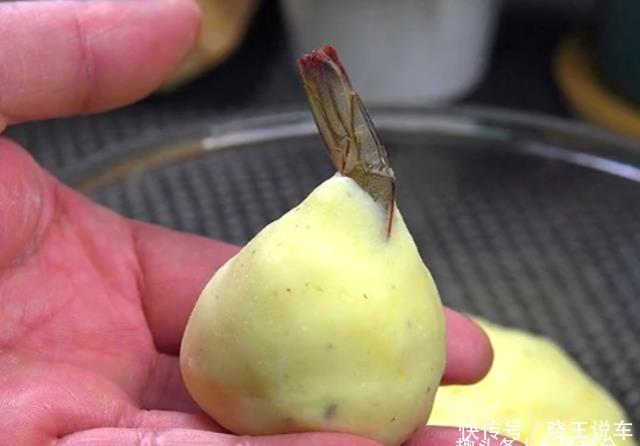 年夜饭的必备菜:凤尾虾球,外酥里嫩,轻松俘获小朋友的心