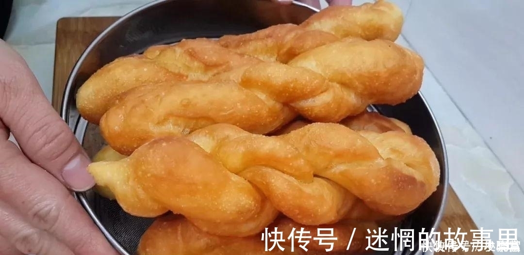 油条|2个鸡蛋,1袋牛奶,不用一滴水,比油条面包还好吃,放凉都不会硬