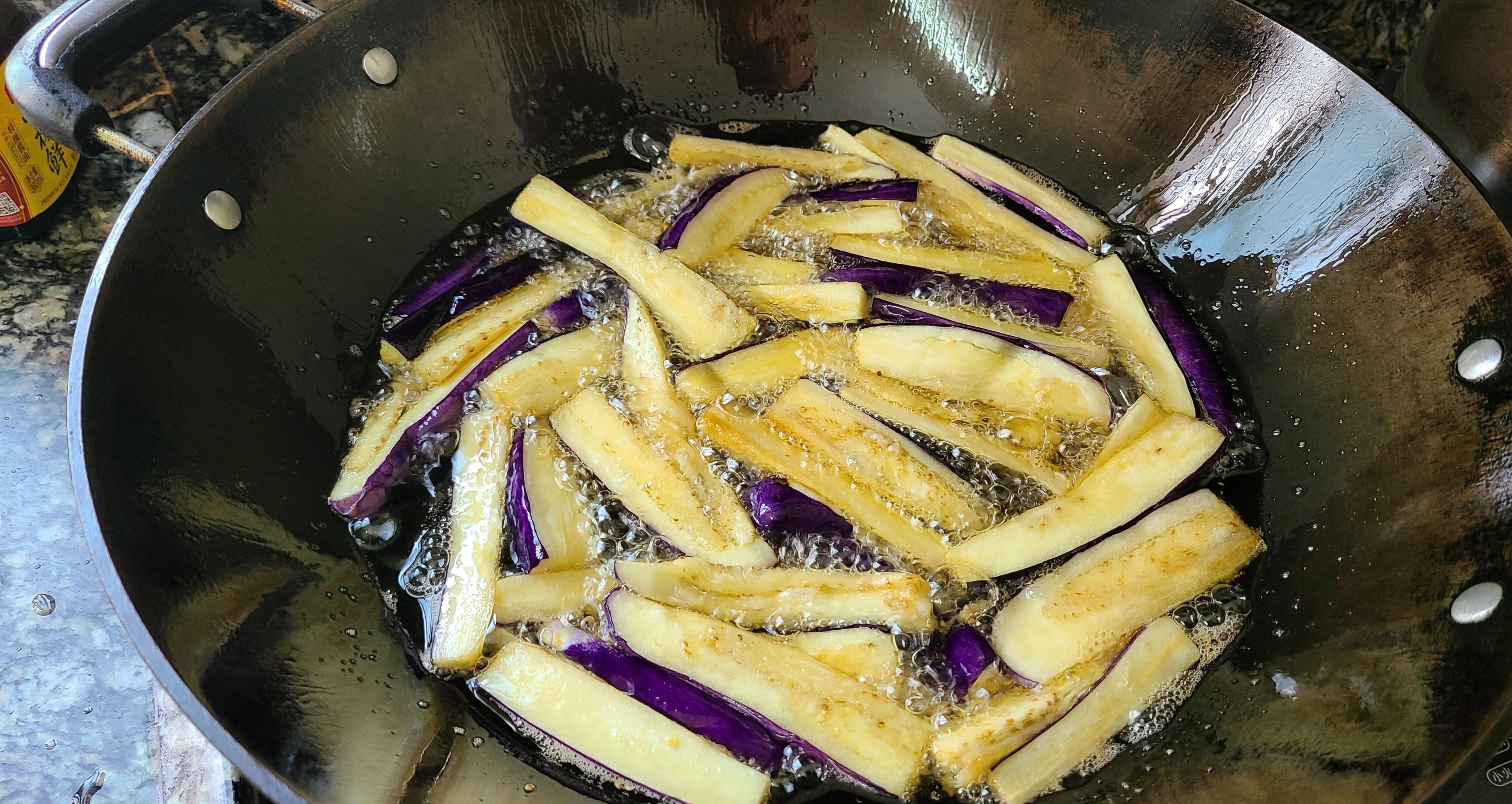 咸鱼茄子煲，广东人爱吃的下饭菜，咸香美味，每次做都很好吃