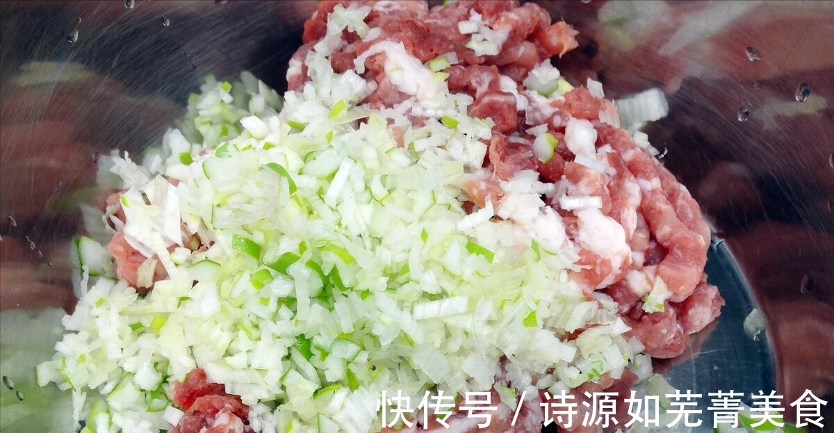 自己调的肉馅,总是不香不嫩不油润原来忽略了关键的2味料!