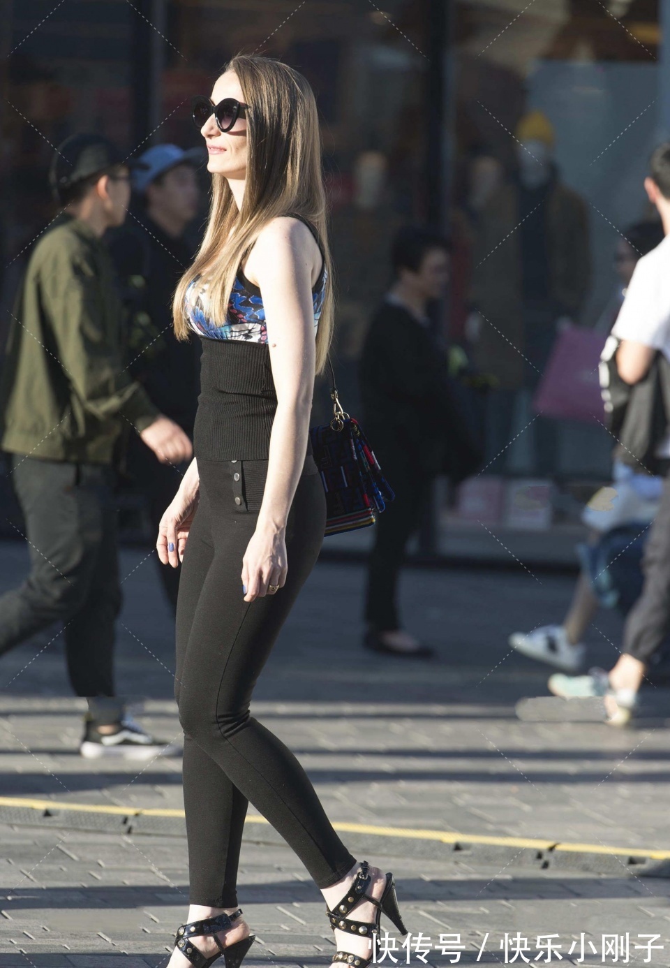 时尚|丰腴轻熟的大姐姐,教你怎么扬长避短的穿搭,大方时尚又性感迷人