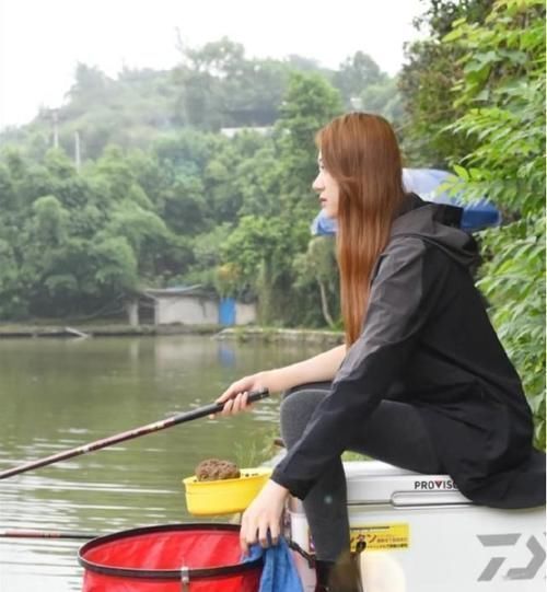 钓鱼|户外钓鱼,为什么看不到“女钓友”呢晒黑只是其一,它才是关键