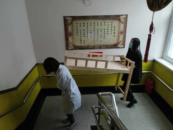 牡丹江市幼教中心：细节之处见真章——新床安置活动(图）