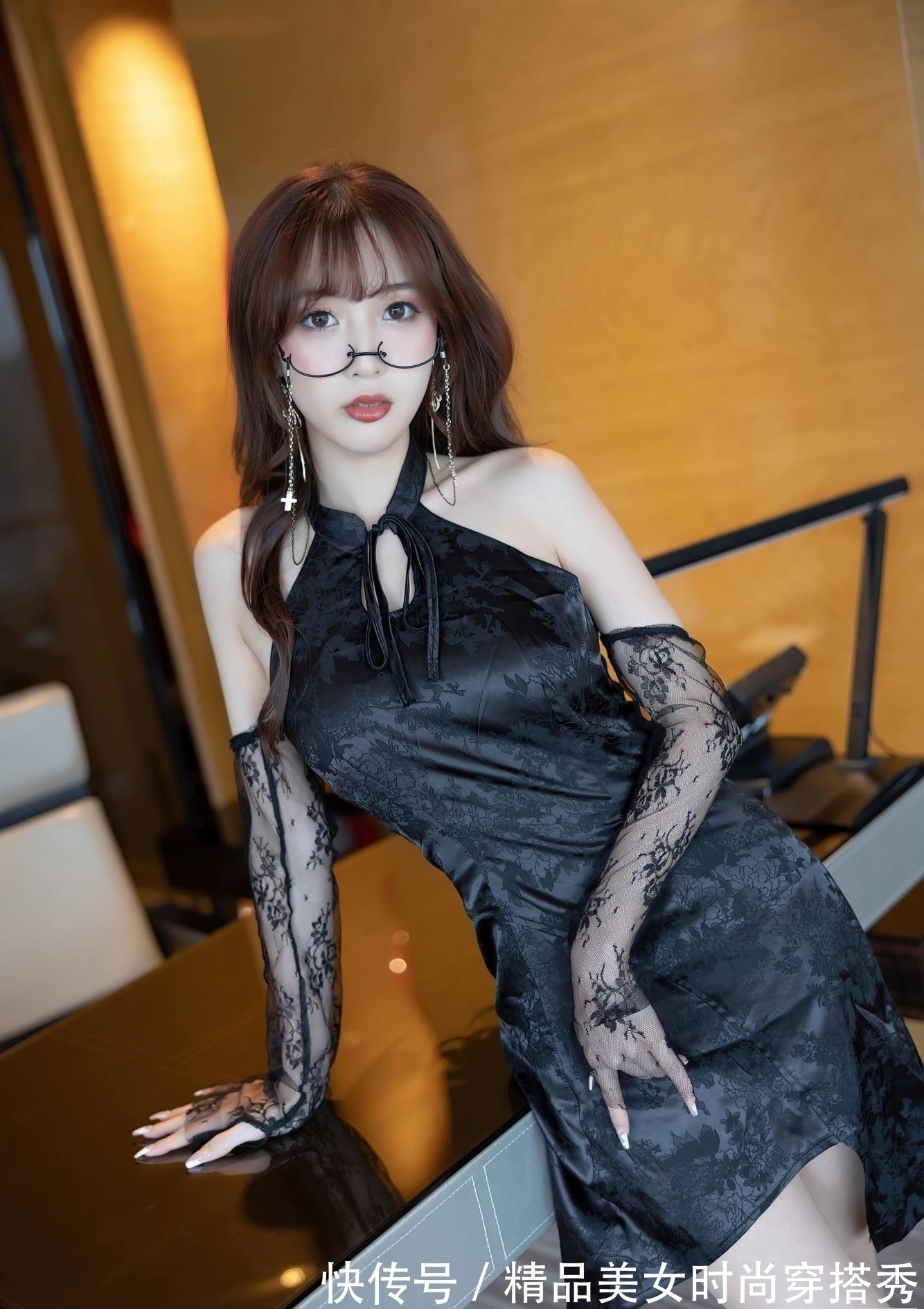 白色衬衫 黑与白的搭配一直备受职场女性的喜爱,经典耐看