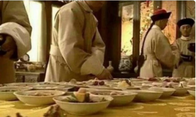 饭菜|慈禧一顿饭吃一百多道菜，吃不完怎么办？太监们都发了大财