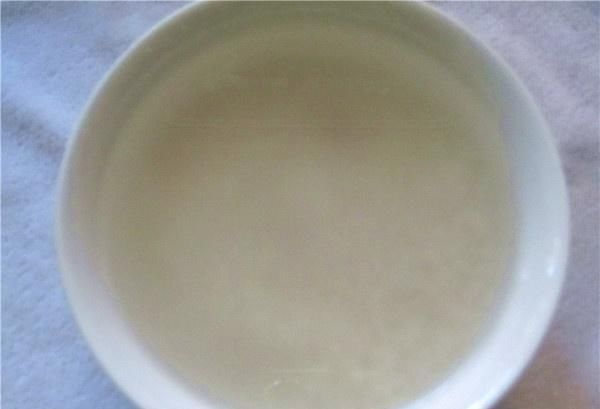 炖银耳汤直接放糖就大错特错了多加这“1步”,银耳羹清甜粘稠