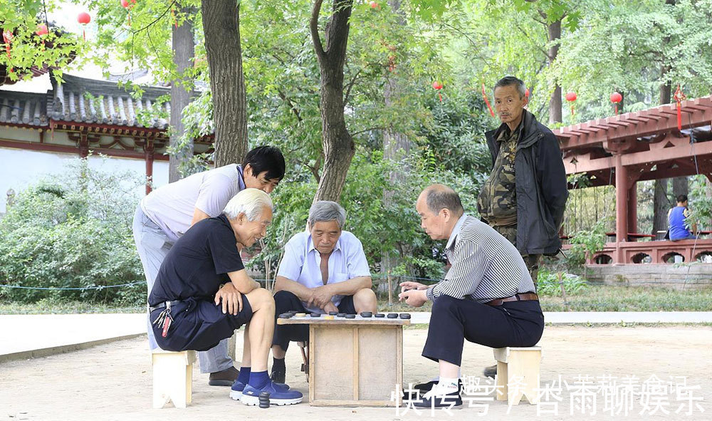 核桃|建议中老年人,有钱少买保健品,“常吃6样,做3事”,健康又长寿