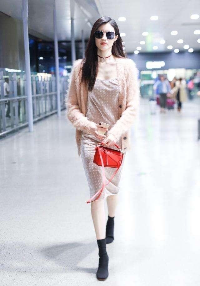 针织衫 秋冬内搭的“神器”,保暖又美观,这样选择开衫就对了