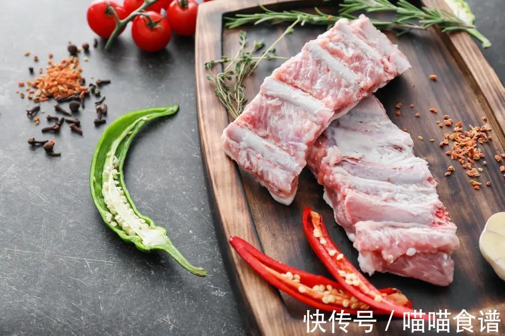 老何说菜丨家庭版红烧排骨,超简单特美味!