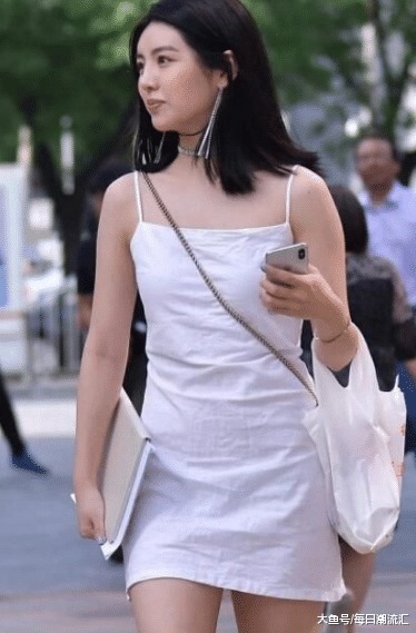 穿吊带裙容易穿出睡裙的感觉?那真的是因为你不会挑!