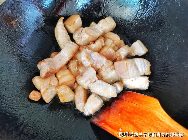 做红烧肉，不炒糖色，做好关键2步，颜色红酱味浓，肥而不腻，香