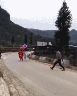 |搞笑GIF图:有这样的老婆 肯定能少活好几年