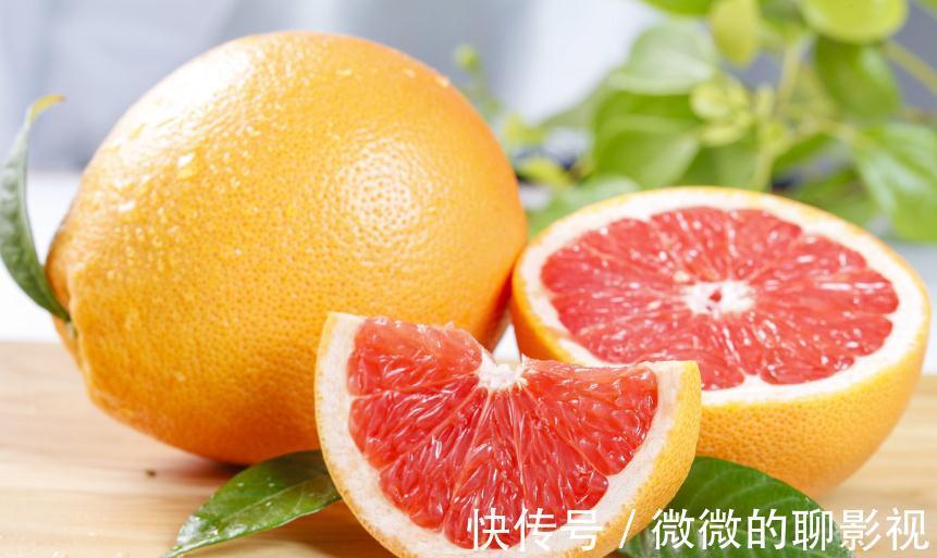 柚子皮,很多人当垃圾扔了,做成零食,家人抢着吃,还润喉止咳