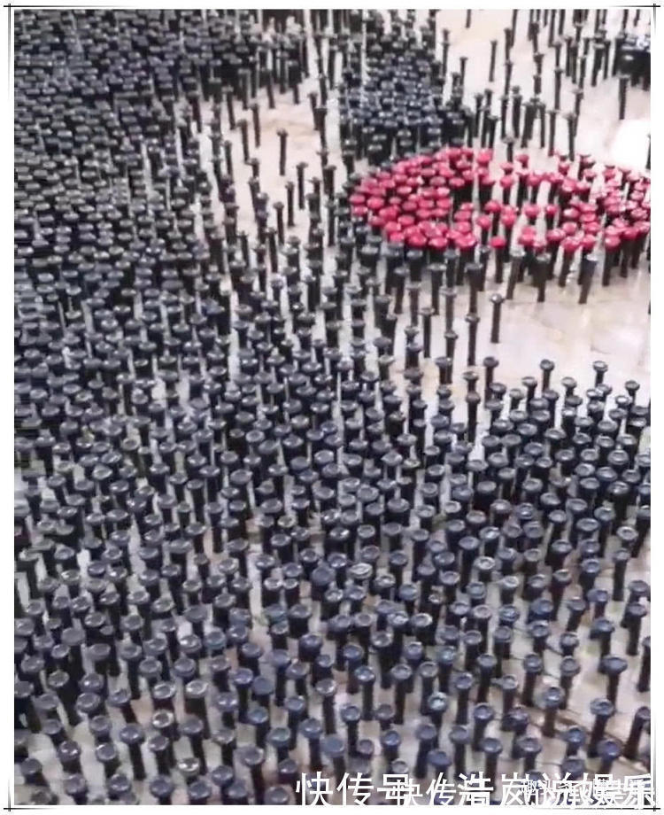 钉子#美术生钉子上涂口红,被指责浪费,镜头拉远成品让人美到心醉