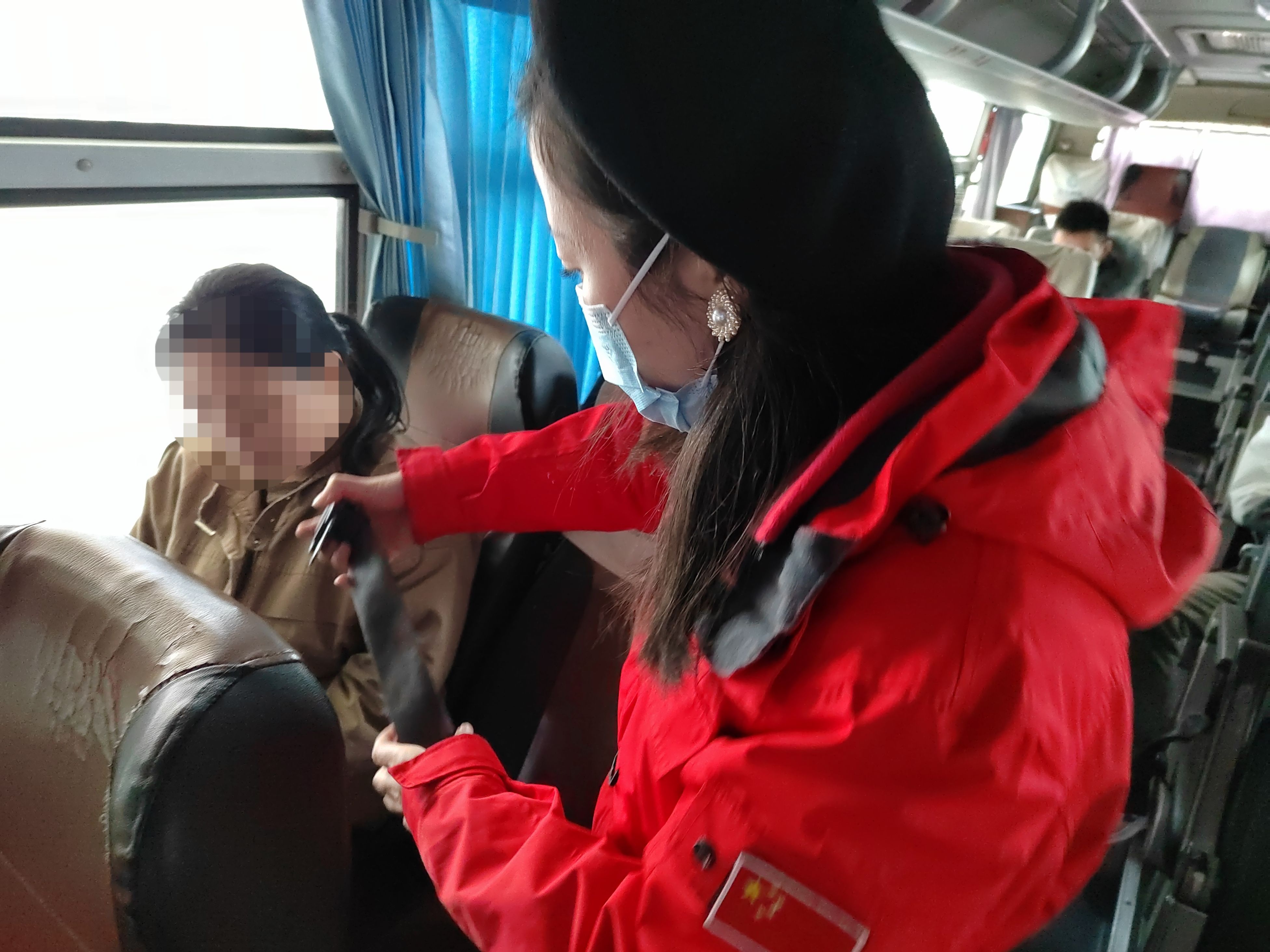 李宏伟|黄岩客运中心内旅客突发癫痫众人合力暖心救助