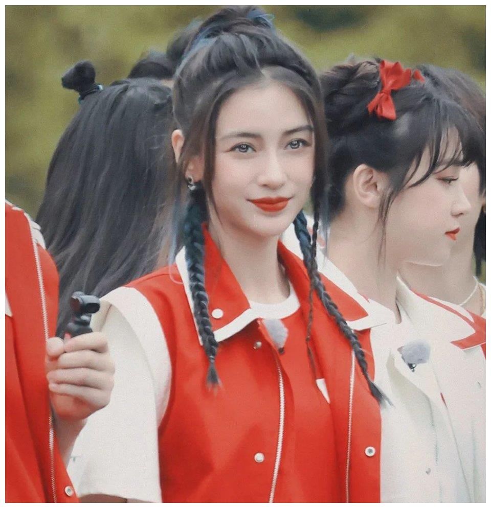 鱼尾纹 baby《奔跑吧》路透生图憔悴，鱼尾纹明显，精修图美瞳吓人