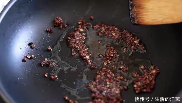 下入|如何在家简单的制作,超级好吃下饭的麻婆豆腐呢?快来学学吧!