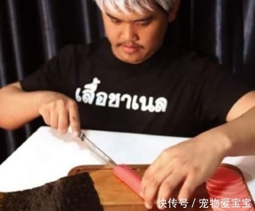 泰国|泰国小哥COS炭治郎师父,仅用一根火腿神还原,成品一出当场跪了