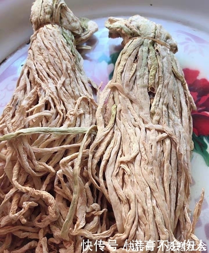 入秋遇到一菜买50斤，晒一晒和肉炒，是药也是菜，家人多吃身体棒