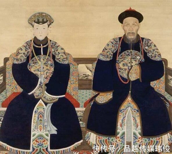 补子|清朝王公大臣的服饰,除了等级补卦,为何里面必须穿蟒袍?