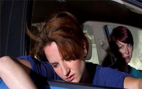 想出去旅游怕晕车？教你3个解决晕车小妙招，坐车再也不担心