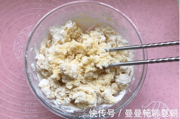 早餐给孩子做一份奶香山药饼，健脾胃，好消化