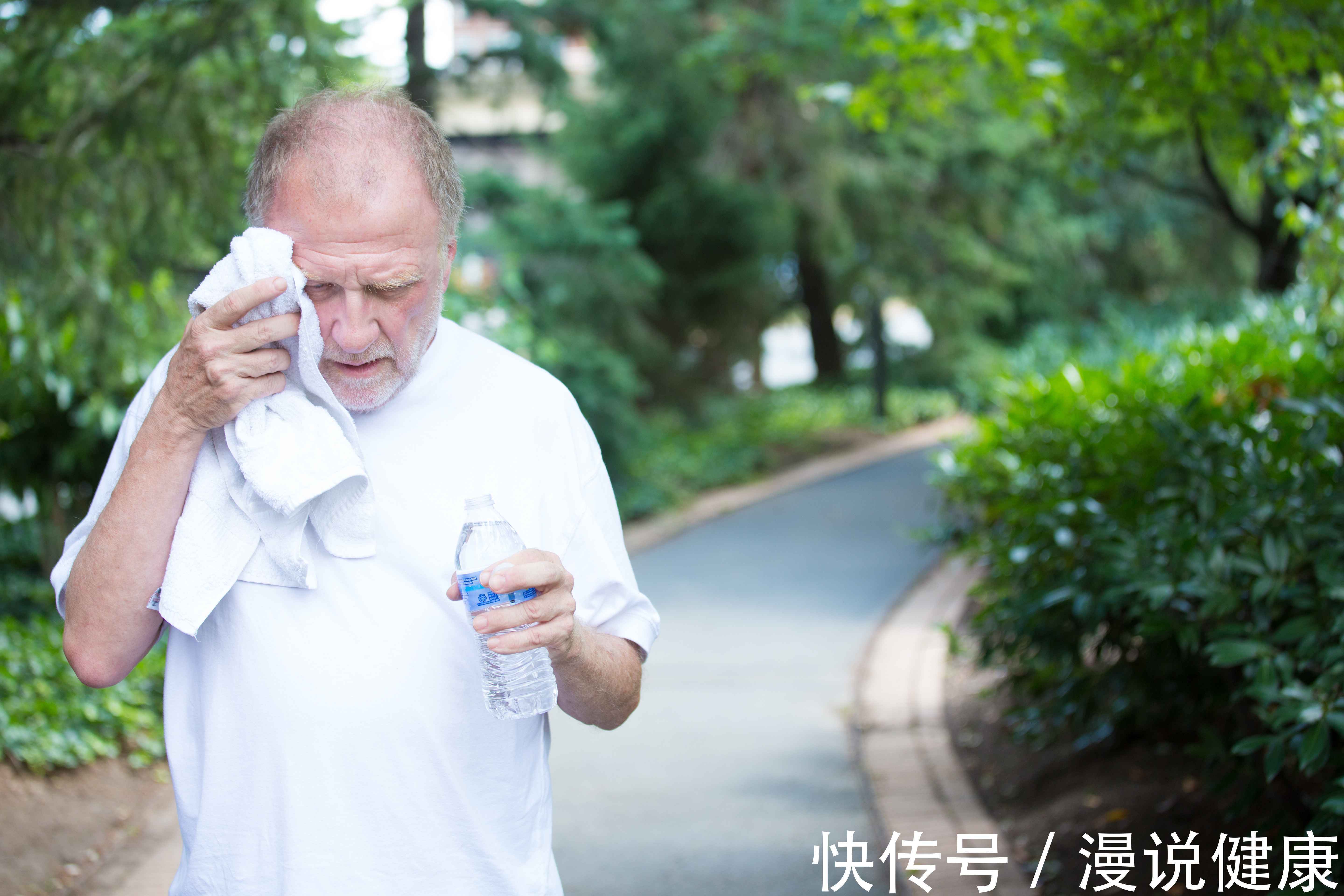 身体|喝水喝不对,身体也遭罪?喝水时若踩了这4个“雷”,还真会伤身