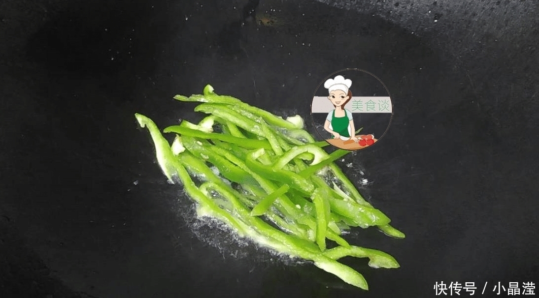 这三样菜一起炒,太鲜美了,鲜香又营养,儿子宁愿不吃肉也要吃它