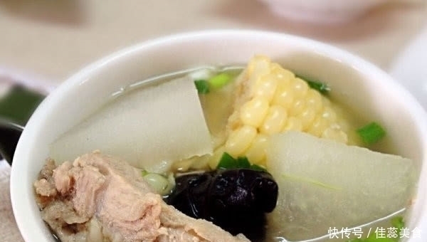 炖排骨汤时,“最忌”这3味料,平时炖汤不注意,难怪味道怪