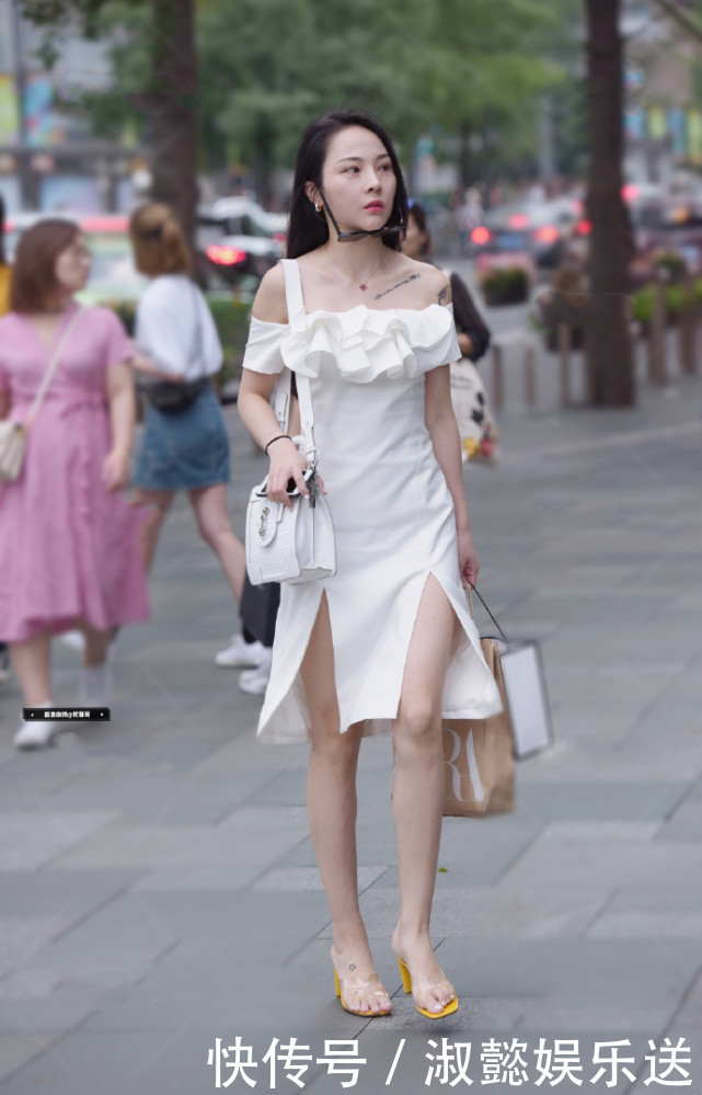 太阳镜不好好带,裙子也像“碎布条”,是一种不走寻常路的美