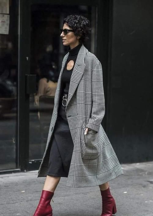 ?冬天买靴子少买黑色，建议这3种“高级色”，时髦百搭显腿长