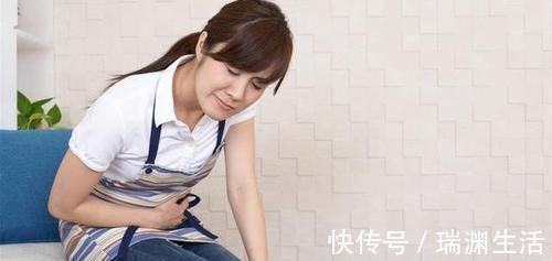 食物|长期失眠的人,睡前少碰3物,多喝3水,宁心安神,整夜睡得香甜