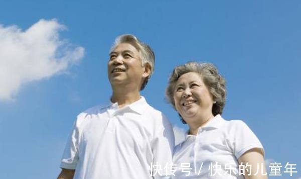 延缓衰老|人到了中年想要长寿,从2件不起眼的小事做起,运动都要靠边站