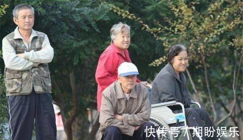 孩子|“中国姥姥”的一天,带娃做家务从早忙到晚,网友:比我上班还累