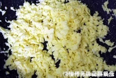 韭菜|秋天吃饺子,韭菜萝卜靠边站,我家常用这菜包饺子,鲜又嫩还多汁