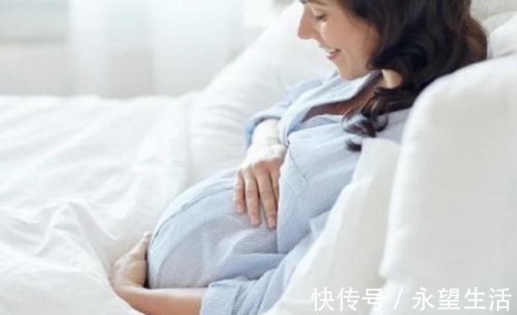 双胞胎|双胞胎在妈妈肚子里,一个胎动频繁,一个不动,出生后妈妈乐了