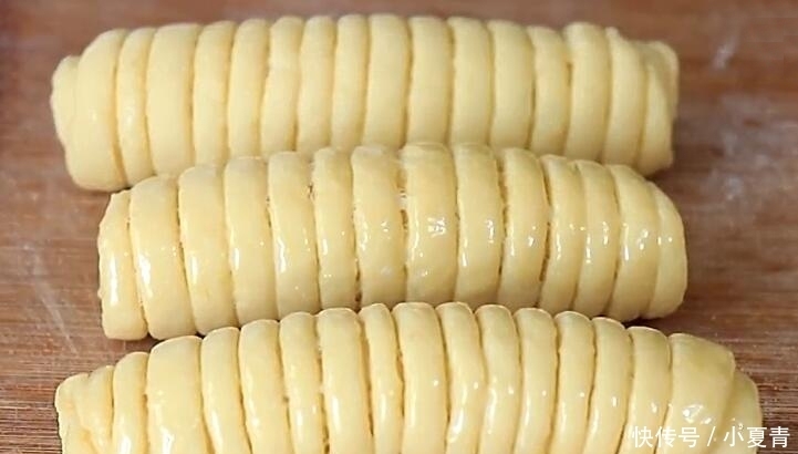 从不|入秋后我家面粉从不蒸馒头,如此做香软又营养,大人孩子都爱吃