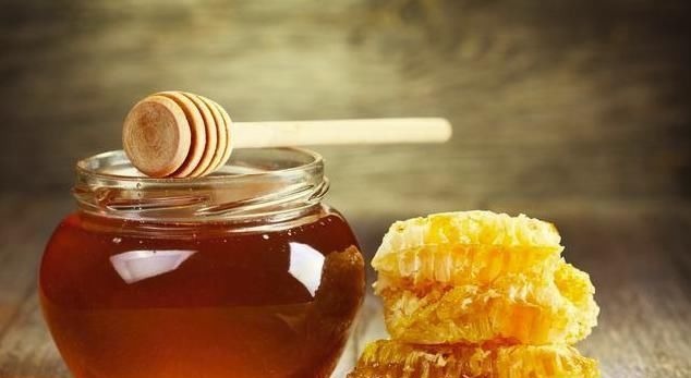 女性朋友|乳腺增生多是吃出来的，医生：4种食物尽量少吃，乳腺会更健康