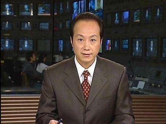 罗京病逝11年,职业生涯最难稿件曝光,李瑞英播报声音都在颤抖